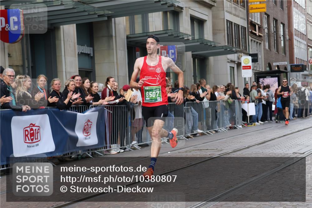 13.09.2026 - 21. swb-Marathon Bremen Strokosch-Dieckow http://msf.ph/oto/10380807 13.09.2026 12:44:08 Ziel 2044, 6507, 798, 1313, 1490 meine-sportfotos.de