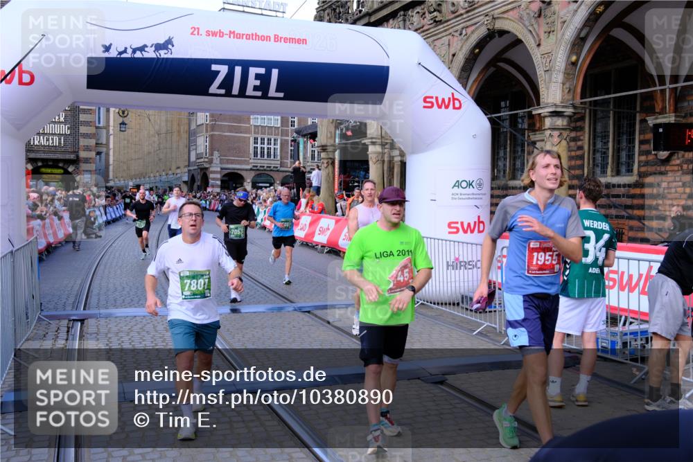 13.09.2026 - 21. swb-Marathon Bremen Tim E. http://msf.ph/oto/10380890 13.09.2026 13:16:49 Ziel 792, 816, 985, 1076, 1162, 2474, 2604, 5255, 5554, 5963, 6367, 7053, 7603, 7801, 7875, 8171, 8288 meine-sportfotos.de