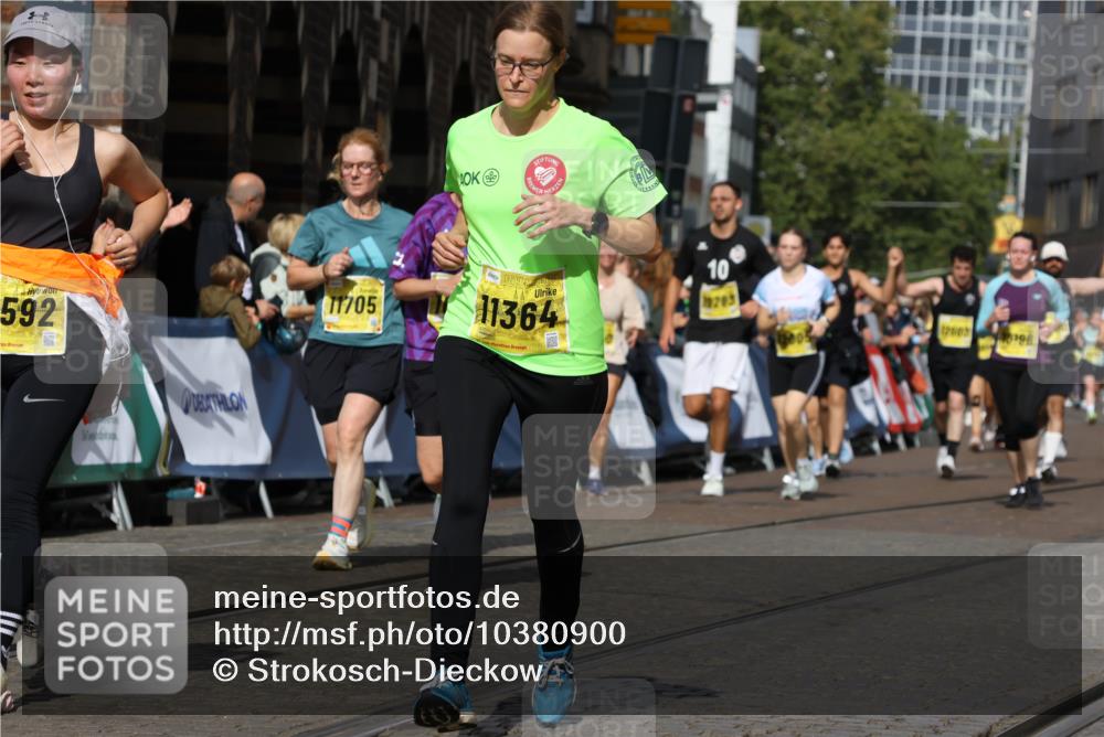 13.09.2026 - 21. swb-Marathon Bremen Strokosch-Dieckow http://msf.ph/oto/10380900 13.09.2026 11:04:49 Ziel 10160, 10245, 10526, 10613, 10711, 10755, 10877, 11114, 11214, 11215, 11248, 11364, 11410, 11720, 11740, 11761, 11991, 12009, 12929, 10315, 10465, 10729, 10741, 10850, 10855, 10856, 10975, 11133, 11272, 11395, 11518, 11757, 11939, 12002, 12064, 12235, 12420, 12522 meine-sportfotos.de