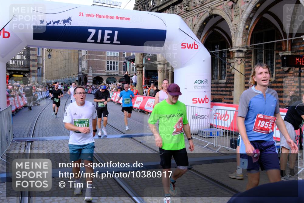 13.09.2026 - 21. swb-Marathon Bremen Tim E. http://msf.ph/oto/10380917 13.09.2026 13:16:49 Ziel 792, 816, 985, 1076, 1162, 2474, 2604, 5255, 5554, 5963, 6367, 7053, 7603, 7801, 7875, 8171, 8288 meine-sportfotos.de