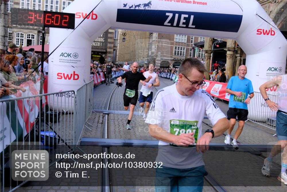 13.09.2026 - 21. swb-Marathon Bremen Tim E. http://msf.ph/oto/10380932 13.09.2026 13:16:51 Ziel 696, 816, 985, 1076, 1162, 2474, 2604, 4485, 5255, 5963, 6367, 7053, 7603, 7801, 7875, 8171, 8288 meine-sportfotos.de