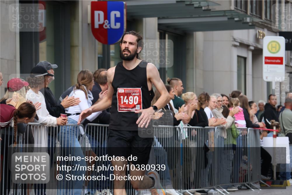 13.09.2026 - 21. swb-Marathon Bremen Strokosch-Dieckow http://msf.ph/oto/10380939 13.09.2026 12:44:17 Ziel 289, 6485, 798, 1313, 1490, 2044, 6507 meine-sportfotos.de