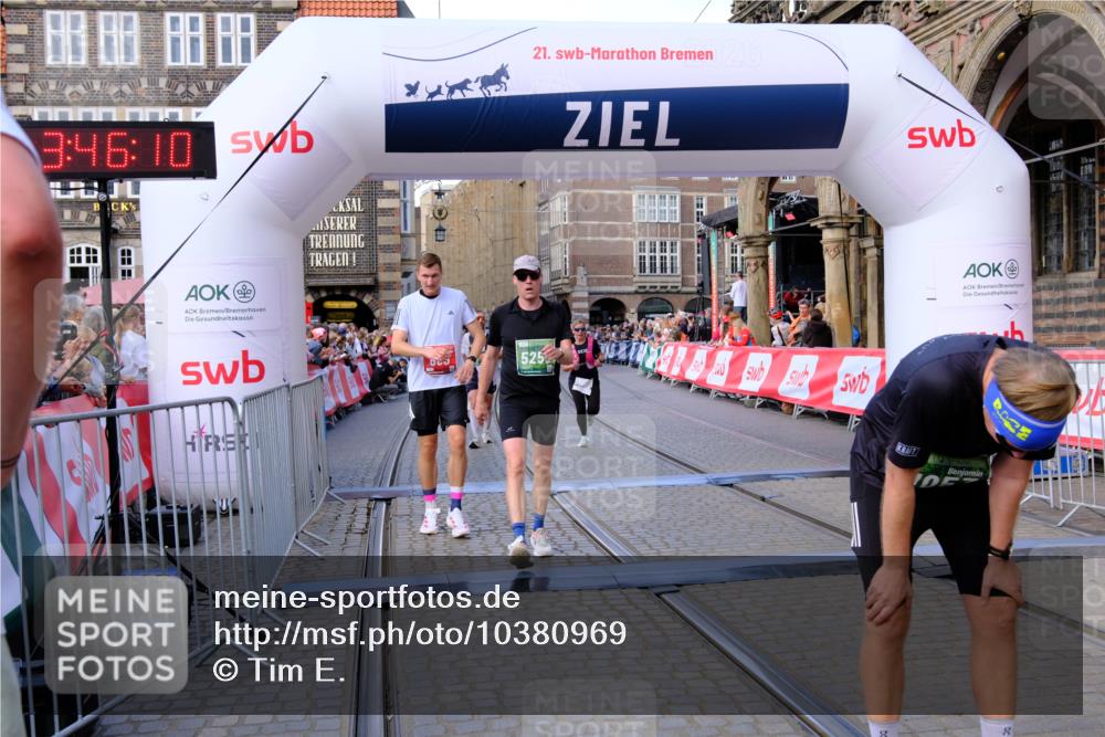 13.09.2026 - 21. swb-Marathon Bremen Tim E. http://msf.ph/oto/10380969 13.09.2026 13:16:59 Ziel 472, 675, 696, 734, 816, 827, 985, 2473, 2474, 2809, 3716, 3961, 4135, 4137, 4485, 5255, 5772, 6367, 6531, 6535, 7387, 7875 meine-sportfotos.de