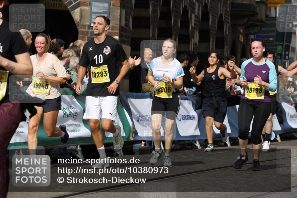 13.09.2026 - 21. swb-Marathon Bremen Strokosch-Dieckow http://msf.ph/oto/10380973 13.09.2026 11:04:53 Ziel 10160, 10245, 10481, 10526, 10711, 10755, 10877, 11114, 11214, 11215, 11248, 11364, 11410, 11592, 11761, 11991, 12009, 12929, 10370, 10465, 10718, 10741, 10850, 10975, 11105, 11281, 11900, 11939, 12002, 12064, 12099, 12235, 12335, 12522 meine-sportfotos.de