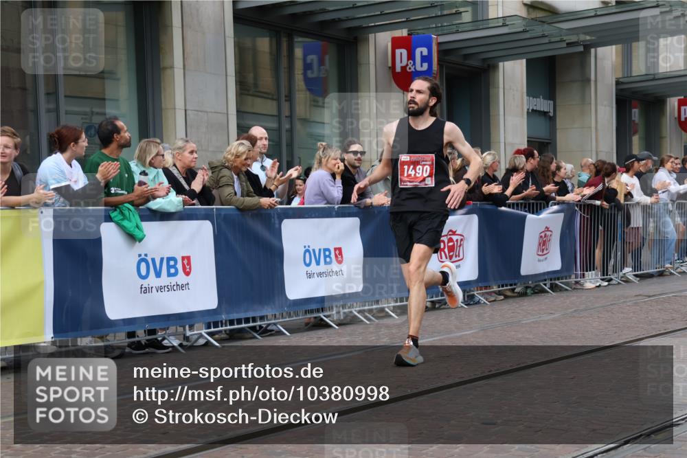 13.09.2026 - 21. swb-Marathon Bremen Strokosch-Dieckow http://msf.ph/oto/10380998 13.09.2026 12:44:18 Ziel 289, 6485, 798, 1313, 1490, 2044, 6507 meine-sportfotos.de