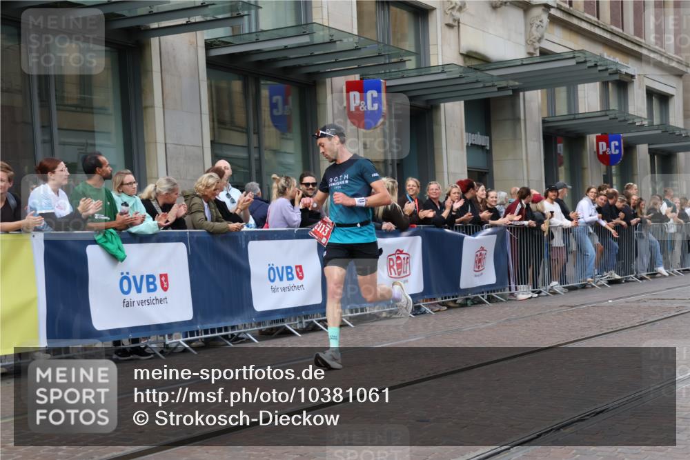 13.09.2026 - 21. swb-Marathon Bremen Strokosch-Dieckow http://msf.ph/oto/10381061 13.09.2026 12:44:21 Ziel 289, 6485, 798, 1313, 1490, 2044, 6507 meine-sportfotos.de