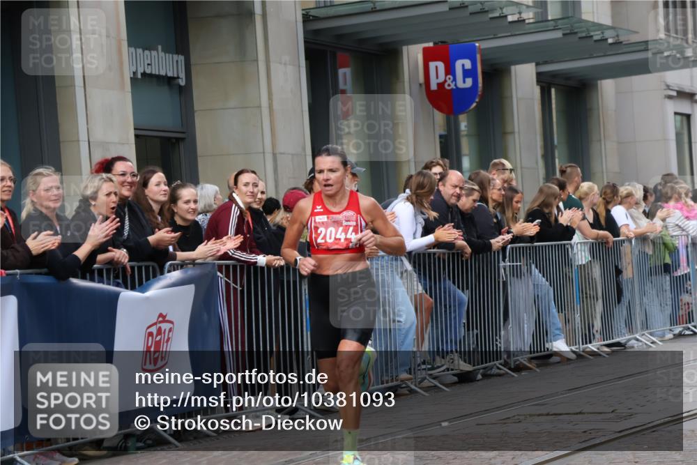 13.09.2026 - 21. swb-Marathon Bremen Strokosch-Dieckow http://msf.ph/oto/10381093 13.09.2026 12:44:28 Ziel 289, 4474, 6485, 1313, 2044, 6507 meine-sportfotos.de