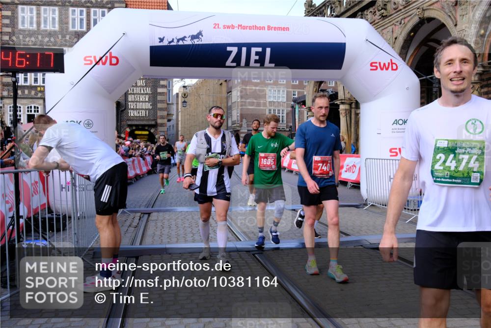 13.09.2026 - 21. swb-Marathon Bremen Tim E. http://msf.ph/oto/10381164 13.09.2026 13:17:06 Ziel 385, 472, 675, 696, 734, 827, 985, 1970, 2319, 2473, 2474, 2809, 3706, 3716, 3961, 4135, 4137, 4485, 5772, 6049, 6531, 6535, 6819, 7297, 7387, 7875 meine-sportfotos.de