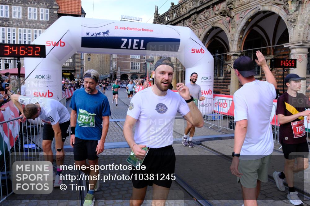 13.09.2026 - 21. swb-Marathon Bremen Tim E. http://msf.ph/oto/10381245 13.09.2026 13:17:21 Ziel 385, 1970, 2052, 2319, 3246, 3706, 4156, 6049, 6624, 6704, 6819, 6953, 7284, 7297, 8111, 8418, 8858 meine-sportfotos.de