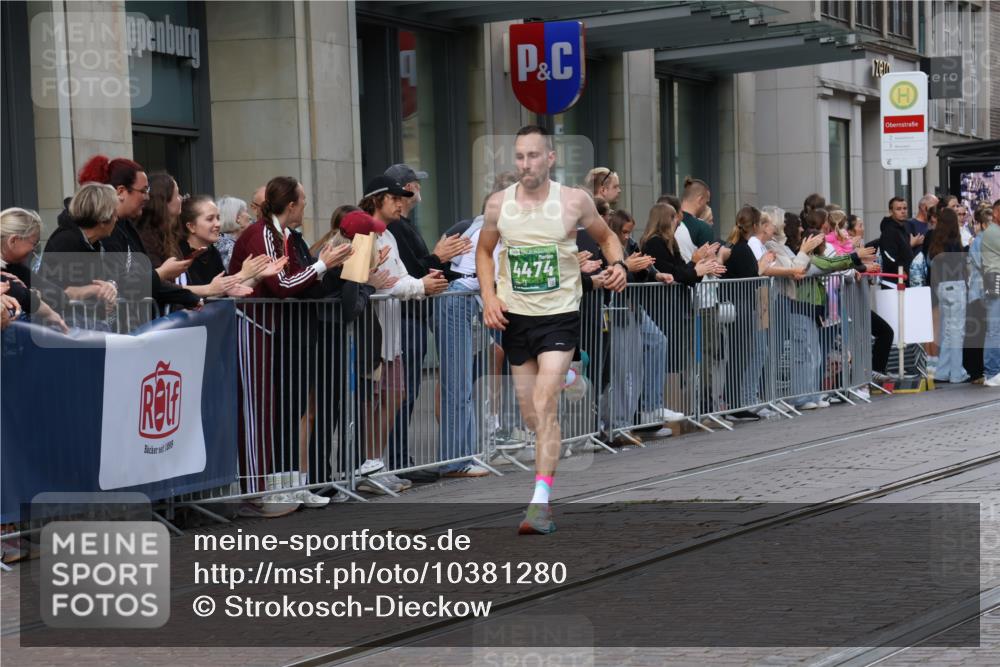 13.09.2026 - 21. swb-Marathon Bremen Strokosch-Dieckow http://msf.ph/oto/10381280 13.09.2026 12:44:43 Ziel 322, 814, 1187, 1544, 1840, 4474, 8285, 289, 6485 meine-sportfotos.de