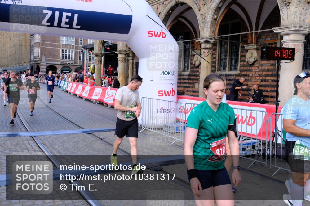 13.09.2026 - 21. swb-Marathon Bremen Tim E. http://msf.ph/oto/10381317 13.09.2026 13:17:26 Ziel 2052, 3246, 3706, 4156, 4805, 6624, 6704, 6759, 6953, 7284, 8111, 8418, 8858 meine-sportfotos.de