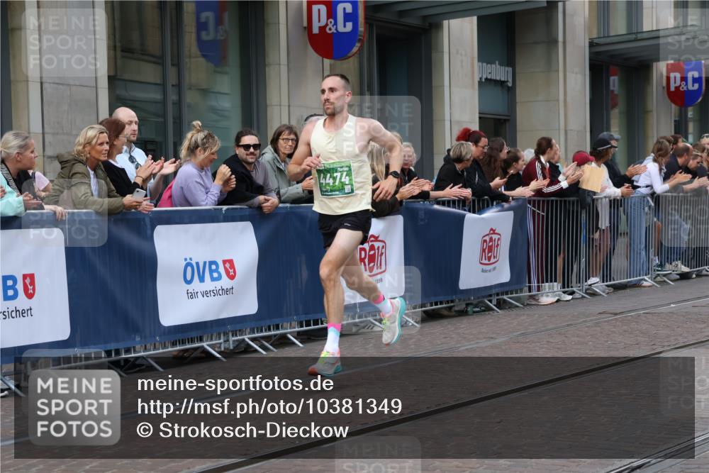 13.09.2026 - 21. swb-Marathon Bremen Strokosch-Dieckow http://msf.ph/oto/10381349 13.09.2026 12:44:45 Ziel 322, 814, 1187, 1544, 1840, 4474, 8285, 289, 6485 meine-sportfotos.de