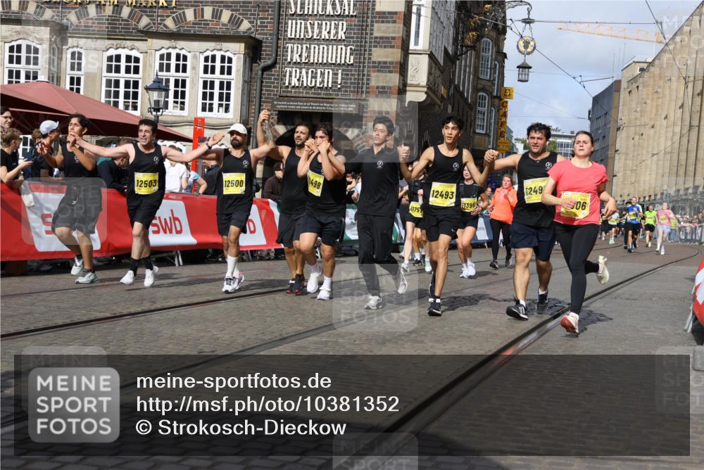 13.09.2026 - 21. swb-Marathon Bremen Strokosch-Dieckow http://msf.ph/oto/10381352 13.09.2026 11:04:59 Ziel 10160, 10198, 10283, 10481, 10711, 10877, 10940, 11006, 11114, 11364, 11366, 11592, 11705, 11761, 11991, 12005, 12493, 12495, 12498, 12500, 12502, 12563, 10370, 10465, 10576, 10718, 10800, 10850, 10975, 10995, 11102, 11105, 11157, 11218, 11281, 11326, 11584, 11616, 11722, 11900, 12002, 12011, 12064, 12079, 12080, 12099, 12335 meine-sportfotos.de