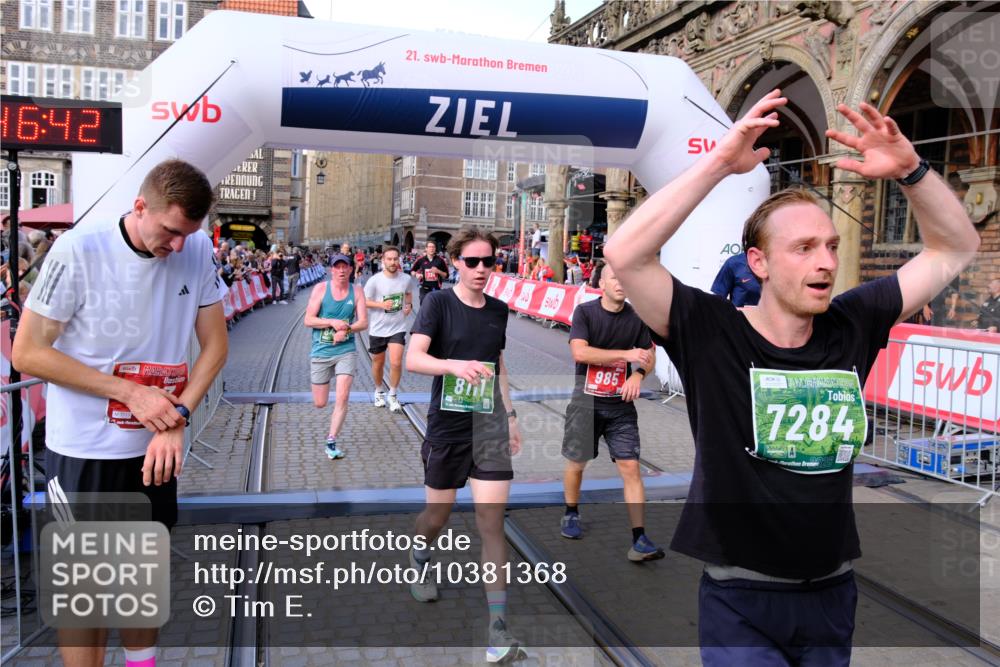 13.09.2026 - 21. swb-Marathon Bremen Tim E. http://msf.ph/oto/10381368 13.09.2026 13:17:31 Ziel 842, 2052, 3148, 3246, 4156, 4805, 6095, 6624, 6734, 6759, 6953, 7284, 8111, 8418, 8858 meine-sportfotos.de