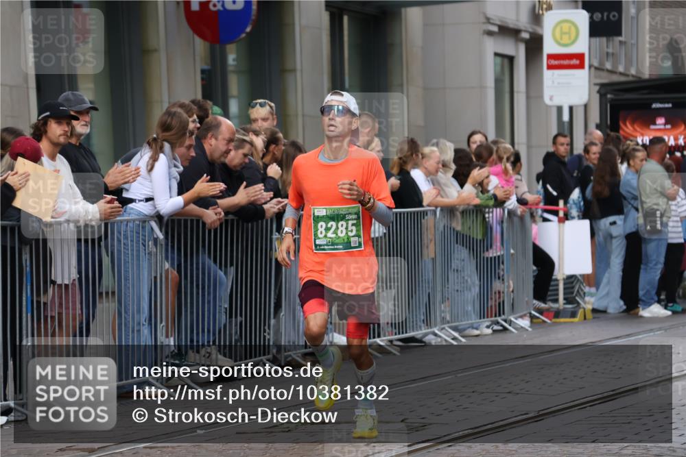 13.09.2026 - 21. swb-Marathon Bremen Strokosch-Dieckow http://msf.ph/oto/10381382 13.09.2026 12:44:47 Ziel 322, 814, 1187, 1544, 1840, 4474, 8285, 289, 6485 meine-sportfotos.de