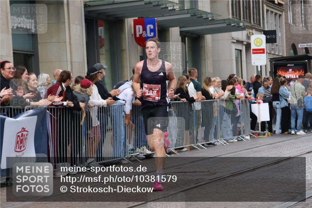 13.09.2026 - 21. swb-Marathon Bremen Strokosch-Dieckow http://msf.ph/oto/10381579 13.09.2026 12:44:55 Ziel 322, 814, 1187, 1544, 1840, 289, 814, 4474, 6485, 8285 meine-sportfotos.de