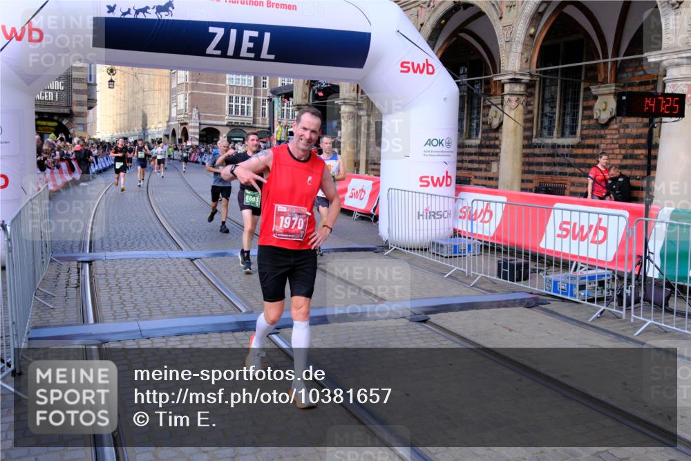 13.09.2026 - 21. swb-Marathon Bremen Tim E. http://msf.ph/oto/10381657 13.09.2026 13:17:47 Ziel 560, 842, 2008, 2234, 3148, 3760, 4171, 5041, 5550, 6095, 6734, 6803, 7901, 8100, 8250, 8253, 8446, 8532, 8714, 9075, 9400 meine-sportfotos.de