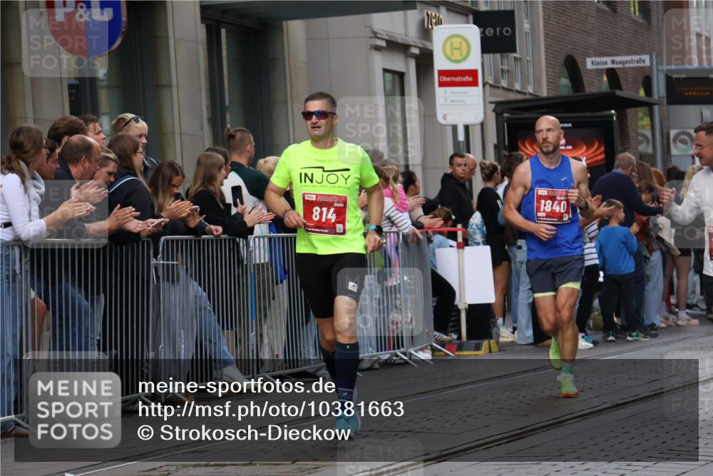 13.09.2026 - 21. swb-Marathon Bremen Strokosch-Dieckow http://msf.ph/oto/10381663 13.09.2026 12:45:08 Ziel 2032, 322, 814, 1187, 1544, 1840, 4474, 8285 meine-sportfotos.de