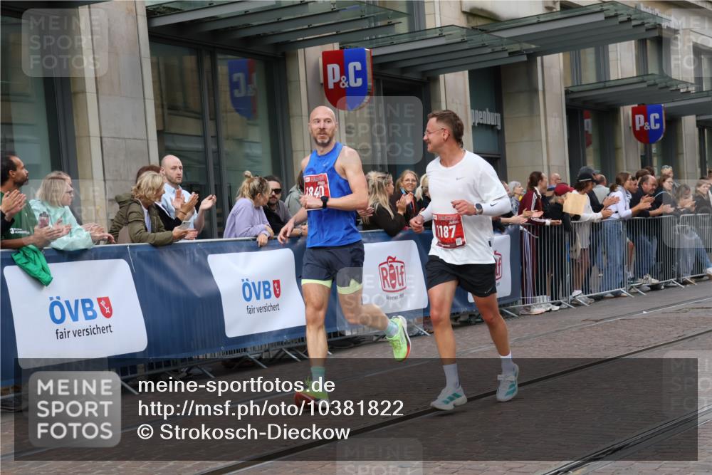 13.09.2026 - 21. swb-Marathon Bremen Strokosch-Dieckow http://msf.ph/oto/10381822 13.09.2026 12:45:13 Ziel 2032, 322, 814, 1187, 1544, 1840, 4474, 8285 meine-sportfotos.de