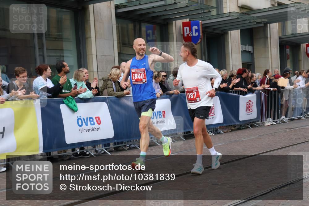 13.09.2026 - 21. swb-Marathon Bremen Strokosch-Dieckow http://msf.ph/oto/10381839 13.09.2026 12:45:13 Ziel 2032, 322, 814, 1187, 1544, 1840, 4474, 8285 meine-sportfotos.de