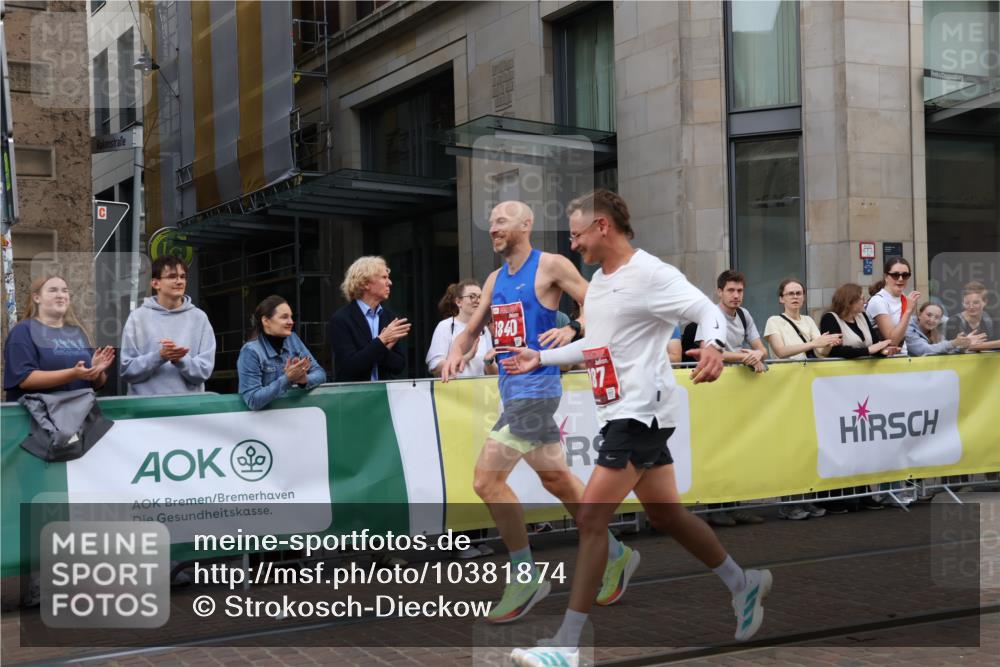 13.09.2026 - 21. swb-Marathon Bremen Strokosch-Dieckow http://msf.ph/oto/10381874 13.09.2026 12:45:14 Ziel 2032, 322, 814, 1187, 1544, 1840, 4474, 8285 meine-sportfotos.de