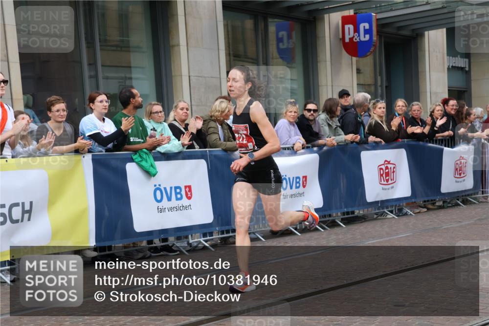 13.09.2026 - 21. swb-Marathon Bremen Strokosch-Dieckow http://msf.ph/oto/10381946 13.09.2026 12:45:16 Ziel 2032, 322, 814, 1187, 1544, 1840, 8285 meine-sportfotos.de