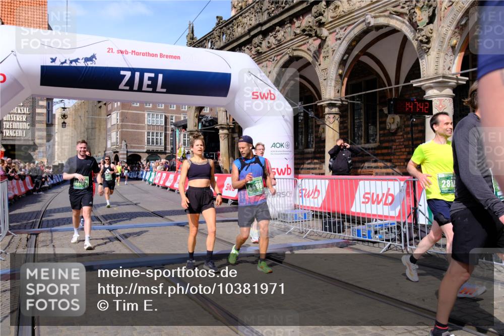 13.09.2026 - 21. swb-Marathon Bremen Tim E. http://msf.ph/oto/10381971 13.09.2026 13:18:04 Ziel 771, 948, 1297, 2001, 2125, 2234, 2812, 3051, 3192, 3760, 4286, 4374, 4498, 4499, 4620, 5530, 5817, 5935, 8250, 9400, 9505, 9595, 9596, 13041, 13107 meine-sportfotos.de