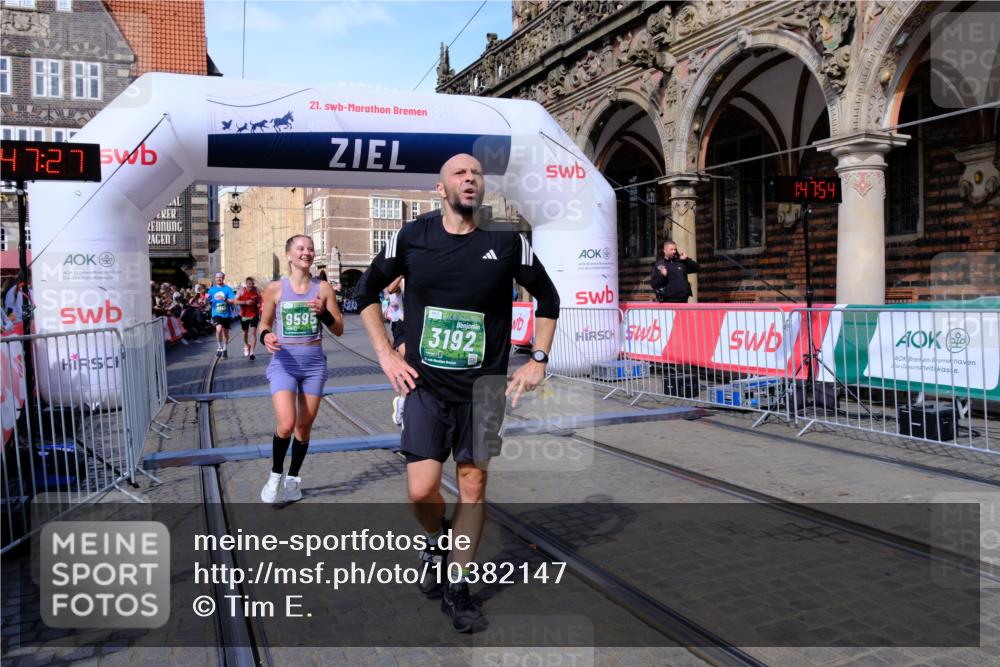 13.09.2026 - 21. swb-Marathon Bremen Tim E. http://msf.ph/oto/10382147 13.09.2026 13:18:16 Ziel 948, 1631, 1797, 2001, 2260, 2634, 2671, 3051, 3192, 3241, 3514, 4131, 4286, 4374, 4733, 5530, 5695, 5935, 5948, 6290, 6448, 8094, 8805, 8869, 8943, 8944, 9595, 9596, 9837, 13041 meine-sportfotos.de