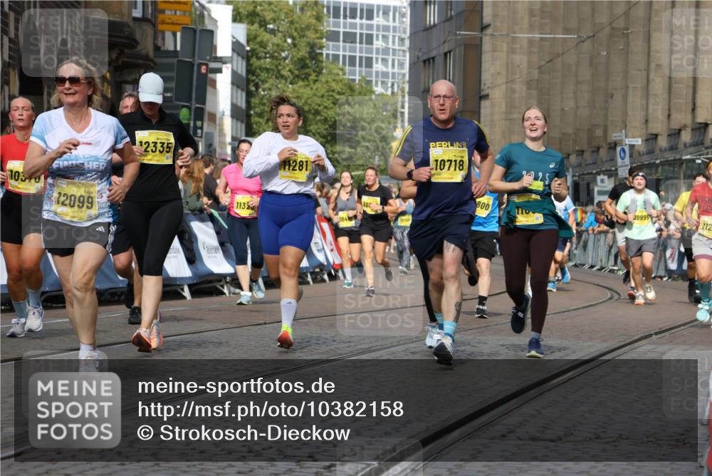 13.09.2026 - 21. swb-Marathon Bremen Strokosch-Dieckow http://msf.ph/oto/10382158 13.09.2026 11:05:15 Ziel 10198, 10283, 10315, 10465, 10729, 10741, 10850, 10855, 10856, 10940, 10975, 11006, 11133, 11272, 11395, 11518, 11757, 11939, 12002, 12005, 12064, 12235, 12420, 12493, 12495, 12498, 12500, 12502, 12522, 12563, 10186, 10411, 10432, 10697, 10717, 10802, 11146, 11314, 11334, 11387, 11394, 11521, 11571, 11572, 12055, 12251 meine-sportfotos.de
