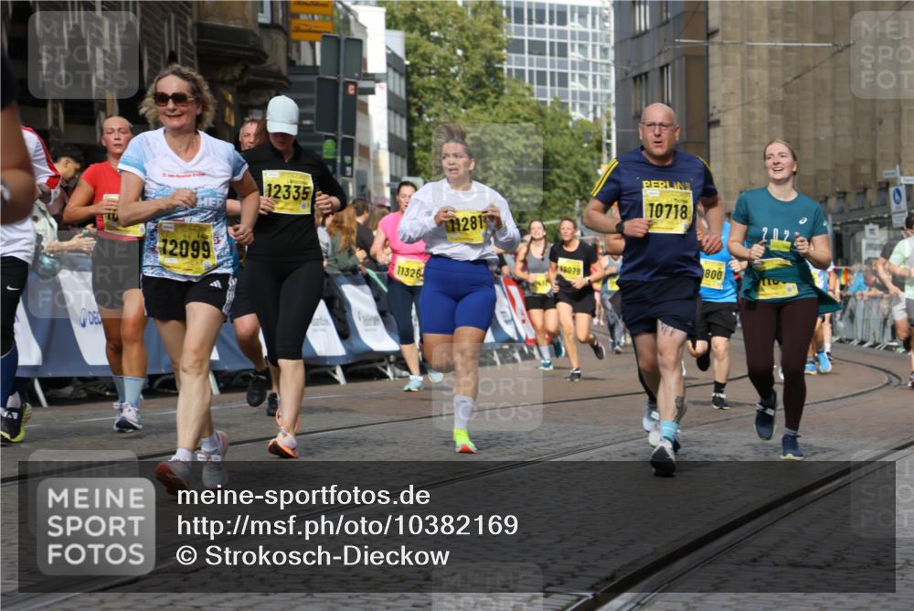 13.09.2026 - 21. swb-Marathon Bremen Strokosch-Dieckow http://msf.ph/oto/10382169 13.09.2026 11:05:15 Ziel 10198, 10283, 10315, 10465, 10729, 10741, 10850, 10855, 10856, 10940, 10975, 11006, 11133, 11272, 11395, 11518, 11757, 11939, 12002, 12005, 12064, 12235, 12420, 12493, 12495, 12498, 12500, 12502, 12522, 12563, 10186, 10411, 10432, 10697, 10717, 10802, 11146, 11314, 11334, 11387, 11394, 11521, 11571, 11572, 12055, 12251 meine-sportfotos.de