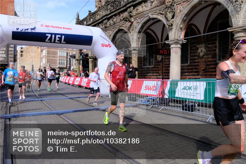 13.09.2026 - 21. swb-Marathon Bremen Tim E. http://msf.ph/oto/10382186 13.09.2026 13:18:18 Ziel 948, 1631, 1797, 1872, 2001, 2260, 2634, 2671, 3192, 3241, 3514, 3634, 4131, 4286, 4733, 5292, 5530, 5695, 5935, 5948, 6152, 6290, 6448, 8094, 8805, 8869, 8943, 8944, 9595, 9596, 9837, 13041 meine-sportfotos.de