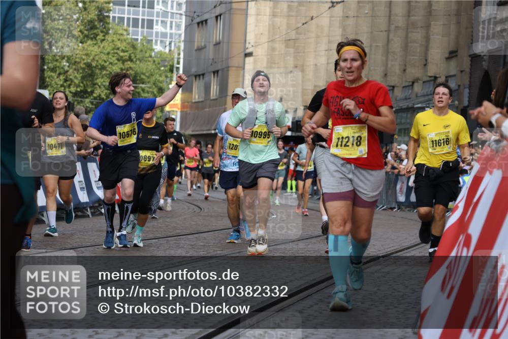 13.09.2026 - 21. swb-Marathon Bremen Strokosch-Dieckow http://msf.ph/oto/10382332 13.09.2026 11:05:19 Ziel 10315, 10370, 10465, 10718, 10729, 10741, 10850, 10855, 10856, 10975, 11105, 11133, 11272, 11281, 11395, 11518, 11757, 11900, 11939, 12002, 12064, 12099, 12235, 12335, 12420, 12493, 12495, 12498, 12500, 12502, 12522, 12563, 10186, 10432, 10717, 11146, 11314, 11334, 11387, 11394, 11521, 11571, 11572, 11724, 11892, 12055, 12251, 12273, 12330, 12362 meine-sportfotos.de