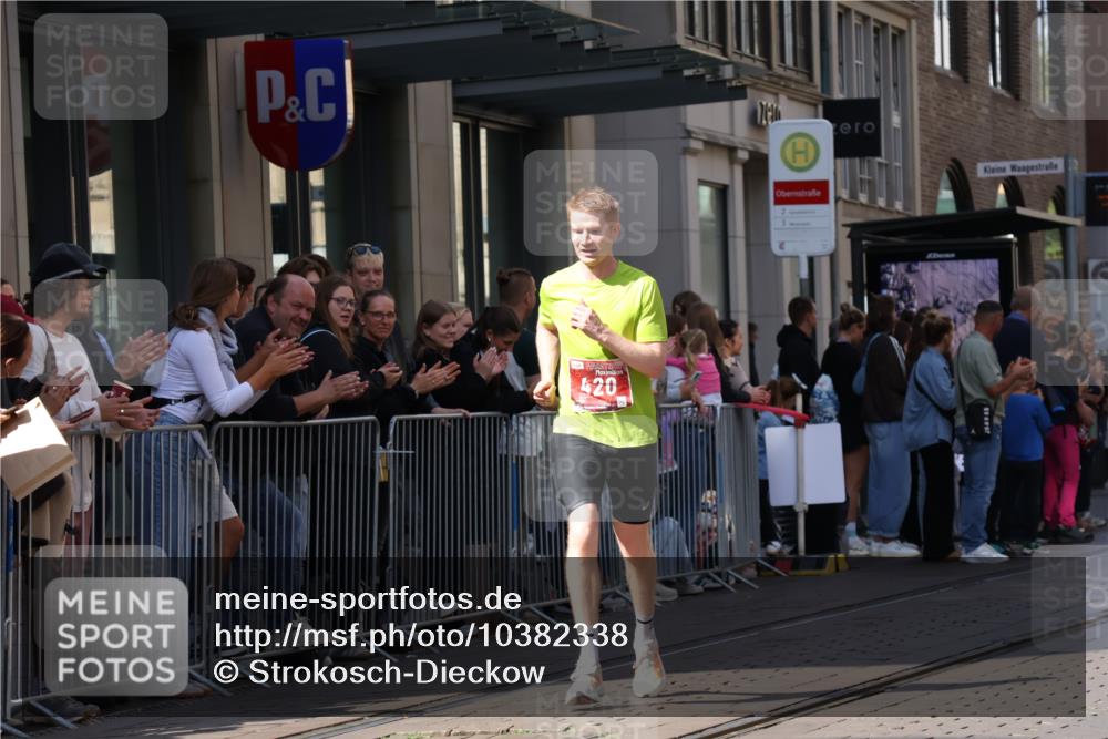 13.09.2026 - 21. swb-Marathon Bremen Strokosch-Dieckow http://msf.ph/oto/10382338 13.09.2026 12:47:39 Ziel 358, 447, 875, 991, 420, 991, 1161, 1783 meine-sportfotos.de