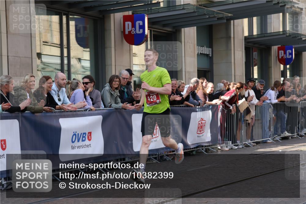 13.09.2026 - 21. swb-Marathon Bremen Strokosch-Dieckow http://msf.ph/oto/10382399 13.09.2026 12:47:41 Ziel 358, 447, 875, 420, 991, 1161, 1783 meine-sportfotos.de