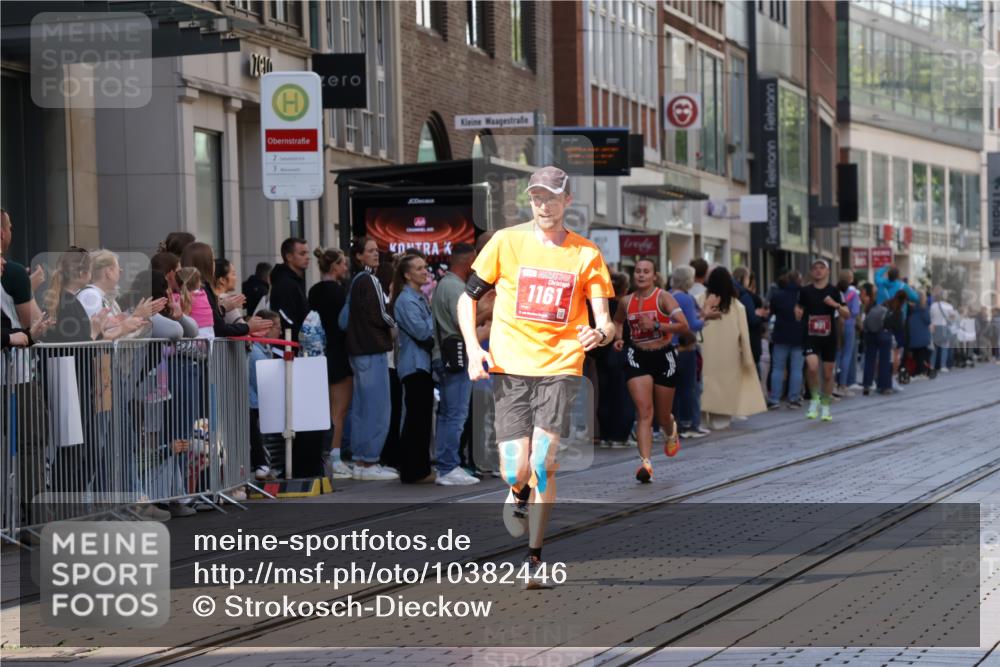 13.09.2026 - 21. swb-Marathon Bremen Strokosch-Dieckow http://msf.ph/oto/10382446 13.09.2026 12:47:47 Ziel 358, 447, 420, 875, 991, 1161, 1783 meine-sportfotos.de