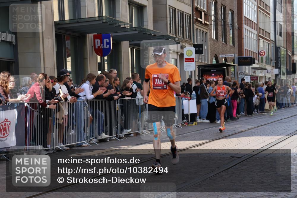 13.09.2026 - 21. swb-Marathon Bremen Strokosch-Dieckow http://msf.ph/oto/10382494 13.09.2026 12:47:50 Ziel 358, 447, 875, 991, 1161, 1783 meine-sportfotos.de