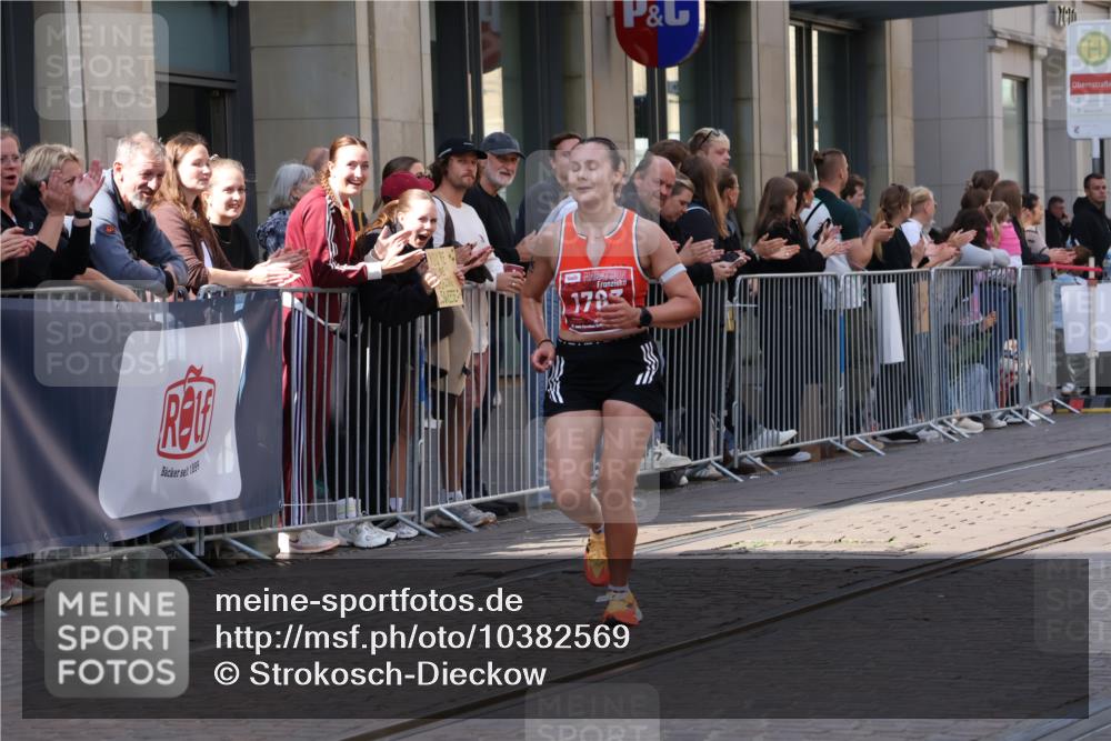 13.09.2026 - 21. swb-Marathon Bremen Strokosch-Dieckow http://msf.ph/oto/10382569 13.09.2026 12:47:53 Ziel 358, 447, 875, 991, 1161, 1783 meine-sportfotos.de