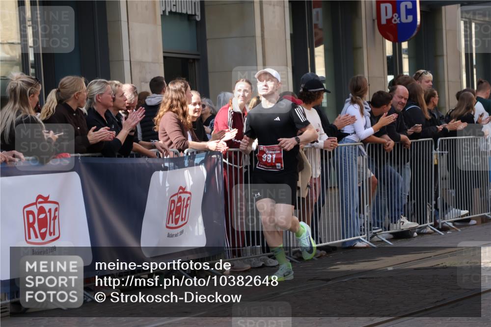 13.09.2026 - 21. swb-Marathon Bremen Strokosch-Dieckow http://msf.ph/oto/10382648 13.09.2026 12:47:57 Ziel 358, 447, 447, 875, 991, 1161, 1783 meine-sportfotos.de