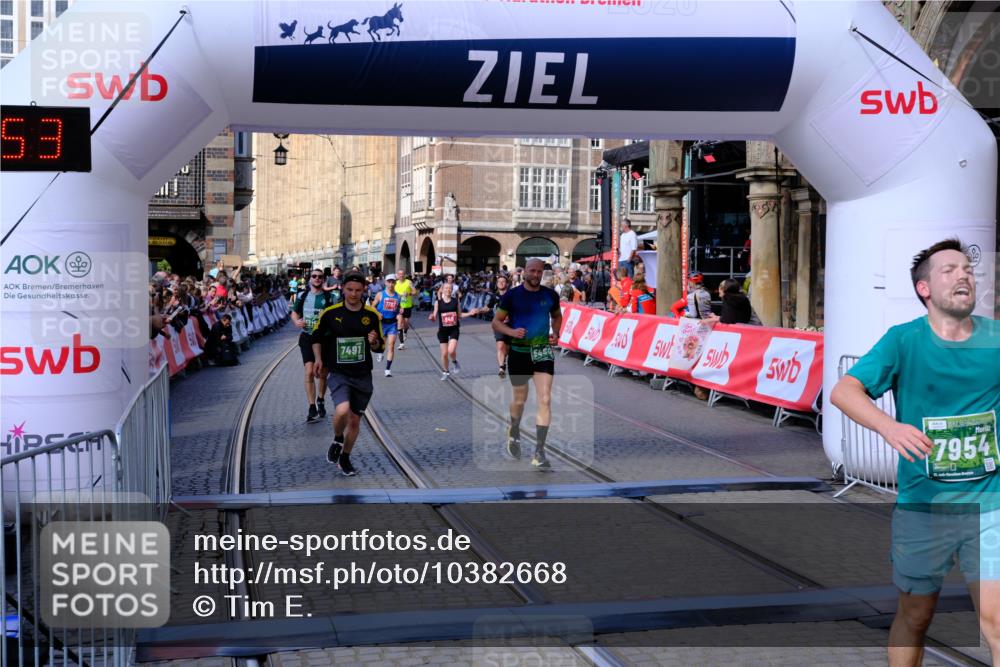 13.09.2026 - 21. swb-Marathon Bremen Tim E. http://msf.ph/oto/10382668 13.09.2026 13:18:41 Ziel 1146, 1419, 2055, 5307, 5460, 6293, 6294, 6818, 7491, 7731, 7954, 8404, 8872, 9019, 9275, 10065, 13150 meine-sportfotos.de
