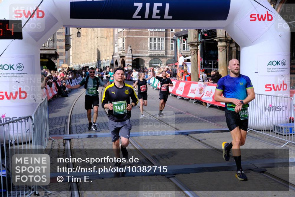 13.09.2026 - 21. swb-Marathon Bremen Tim E. http://msf.ph/oto/10382715 13.09.2026 13:18:43 Ziel 465, 1146, 1419, 2055, 5307, 5460, 6293, 6294, 6818, 7245, 7491, 7731, 7954, 8404, 8872, 9019, 9275, 13150 meine-sportfotos.de