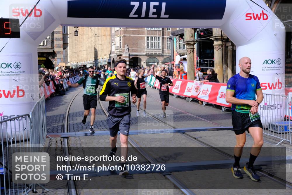 13.09.2026 - 21. swb-Marathon Bremen Tim E. http://msf.ph/oto/10382726 13.09.2026 13:18:43 Ziel 465, 1146, 1419, 2055, 5307, 5460, 6293, 6294, 6818, 7245, 7491, 7731, 7954, 8404, 8872, 9019, 9275, 13150 meine-sportfotos.de
