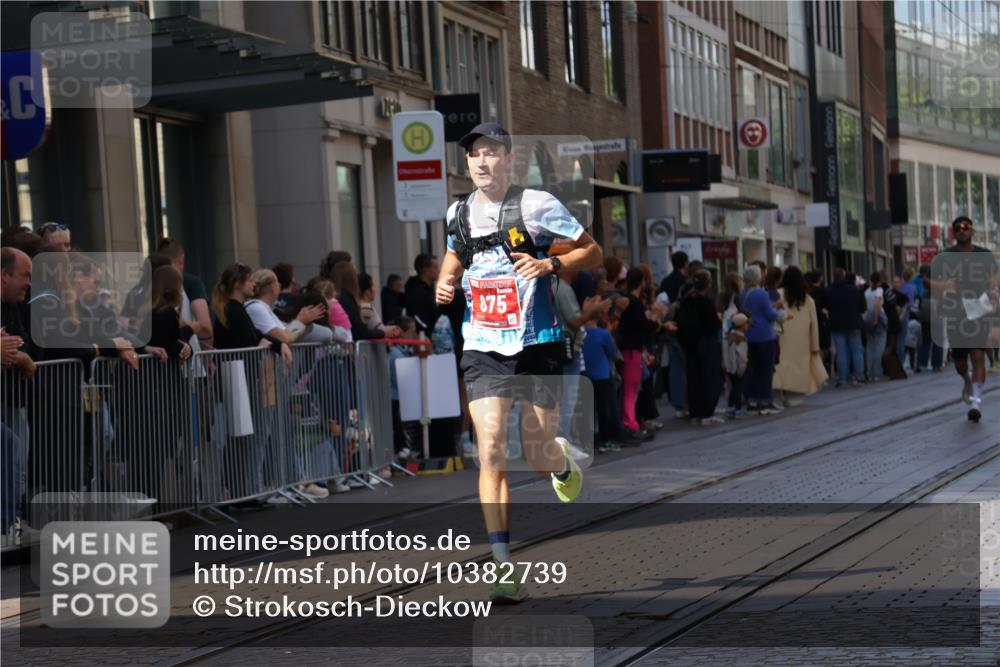 13.09.2026 - 21. swb-Marathon Bremen Strokosch-Dieckow http://msf.ph/oto/10382739 13.09.2026 12:48:02 Ziel 5428, 358, 447, 875, 991, 1783 meine-sportfotos.de