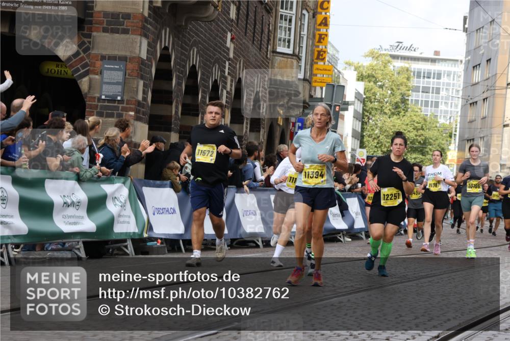 13.09.2026 - 21. swb-Marathon Bremen Strokosch-Dieckow http://msf.ph/oto/10382762 13.09.2026 11:05:33 Ziel 10370, 10411, 10576, 10697, 10717, 10718, 10800, 10802, 10995, 11102, 11105, 11157, 11218, 11281, 11326, 11334, 11584, 11616, 11722, 11900, 12002, 12011, 12064, 12079, 12080, 12099, 12335, 10168, 10238, 10259, 10260, 10457, 10864, 11024, 11520, 11791, 11947, 12156, 12362, 12378, 12501, 12773 meine-sportfotos.de