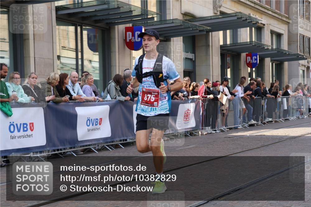 13.09.2026 - 21. swb-Marathon Bremen Strokosch-Dieckow http://msf.ph/oto/10382829 13.09.2026 12:48:05 Ziel 5428, 358, 447, 875 meine-sportfotos.de