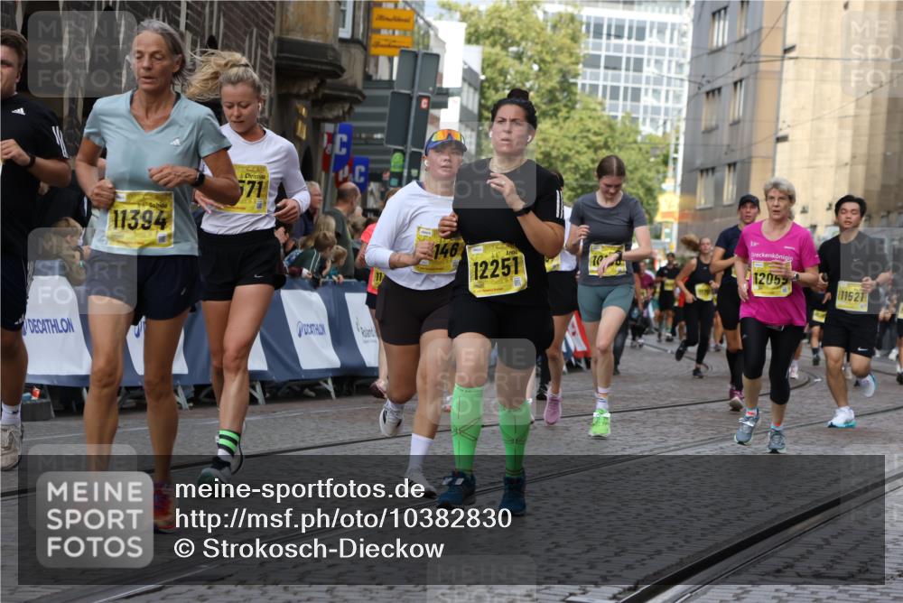 13.09.2026 - 21. swb-Marathon Bremen Strokosch-Dieckow http://msf.ph/oto/10382830 13.09.2026 11:05:35 Ziel 10370, 10411, 10576, 10697, 10717, 10718, 10800, 10802, 10995, 11102, 11105, 11157, 11218, 11281, 11326, 11334, 11584, 11616, 11722, 11900, 12011, 12079, 12080, 12099, 12335, 10168, 10238, 10259, 10260, 10305, 10457, 10864, 11024, 11520, 11791, 11947, 12156, 12378, 12501, 12523, 12773 meine-sportfotos.de