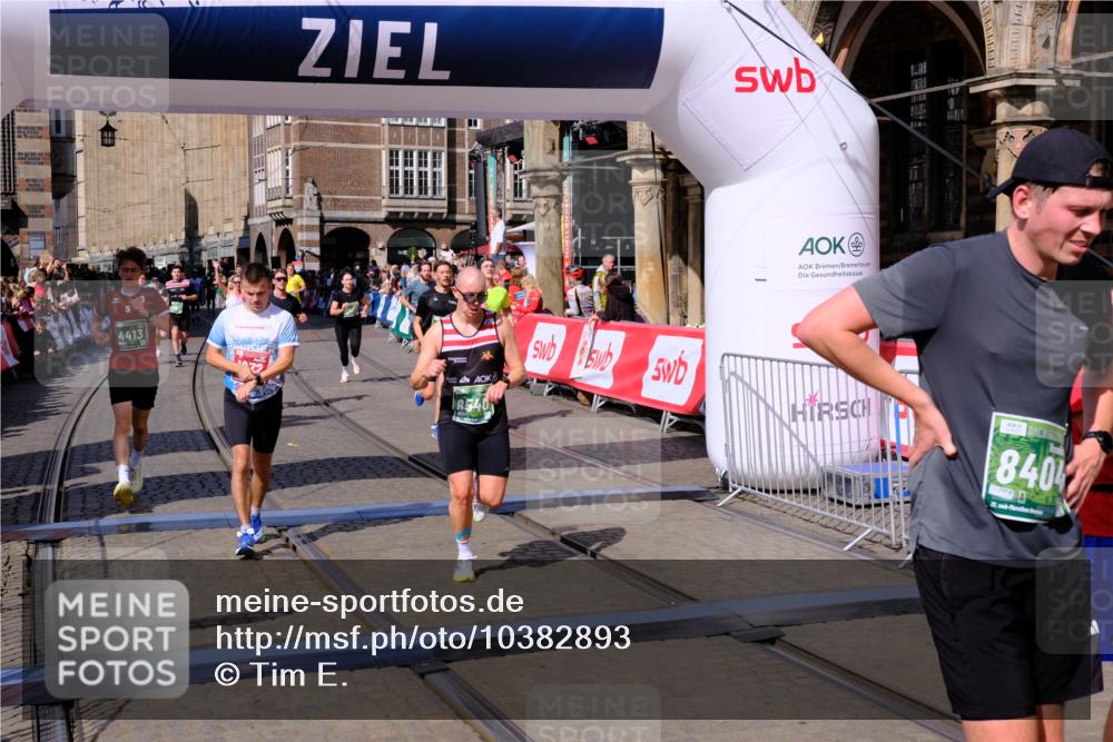 13.09.2026 - 21. swb-Marathon Bremen Tim E. http://msf.ph/oto/10382893 13.09.2026 13:18:57 Ziel 465, 2324, 2948, 3631, 4120, 4413, 4642, 5867, 6787, 6818, 7104, 7163, 7245, 7731, 8404, 8540, 8743, 8872, 9019, 9275, 9327, 9833 meine-sportfotos.de