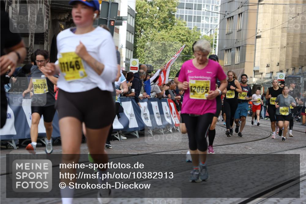 13.09.2026 - 21. swb-Marathon Bremen Strokosch-Dieckow http://msf.ph/oto/10382913 13.09.2026 11:05:36 Ziel 10370, 10411, 10576, 10697, 10717, 10718, 10800, 10802, 10995, 11102, 11105, 11157, 11218, 11281, 11326, 11334, 11584, 11616, 11722, 11900, 12011, 12079, 12080, 12099, 12251, 12335, 10168, 10238, 10305, 10457, 11024, 11947, 12156, 12378, 12501, 12523, 12528, 12773 meine-sportfotos.de