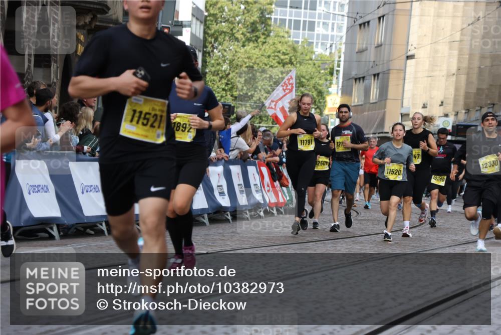 13.09.2026 - 21. swb-Marathon Bremen Strokosch-Dieckow http://msf.ph/oto/10382973 13.09.2026 11:05:39 Ziel 10186, 10411, 10432, 10576, 10697, 10717, 10800, 10802, 10995, 11102, 11105, 11146, 11157, 11218, 11326, 11334, 11394, 11571, 11572, 11584, 11616, 11722, 11900, 12011, 12055, 12079, 12080, 12251, 12335, 10018, 10168, 10238, 10305, 10382, 10457, 11024, 11164, 12378, 12523, 12528, 12773 meine-sportfotos.de