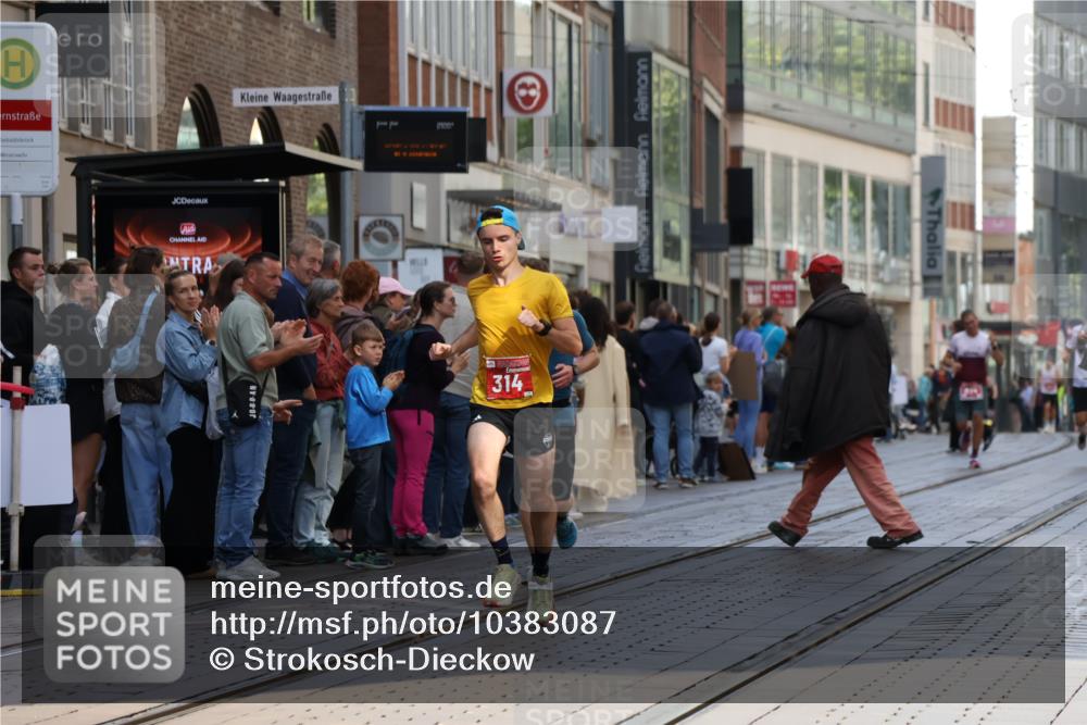 13.09.2026 - 21. swb-Marathon Bremen Strokosch-Dieckow http://msf.ph/oto/10383087 13.09.2026 12:48:50 Ziel 934, 1428, 314, 1917 meine-sportfotos.de