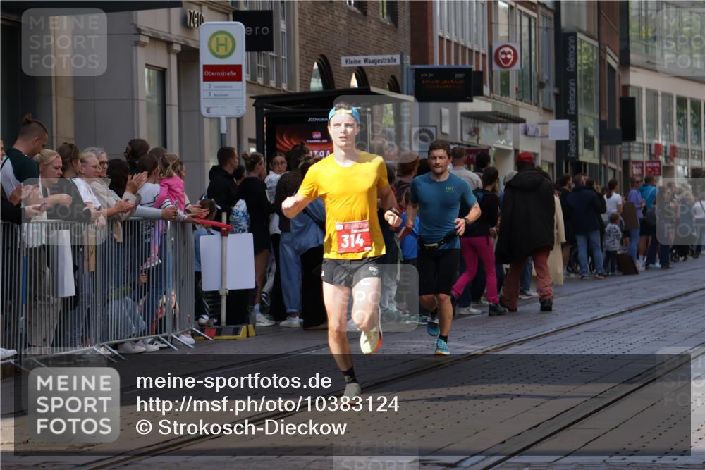 13.09.2026 - 21. swb-Marathon Bremen Strokosch-Dieckow http://msf.ph/oto/10383124 13.09.2026 12:48:51 Ziel 934, 1428, 314, 1917 meine-sportfotos.de